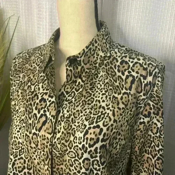 Chico's No-Iron Womens Long Sleeve Button Down Blouse Animal Print 2 Large - Picture 2 of 8